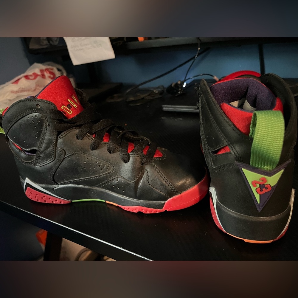 Jordan’s Martian size 5Y worn couple times little crease best offer